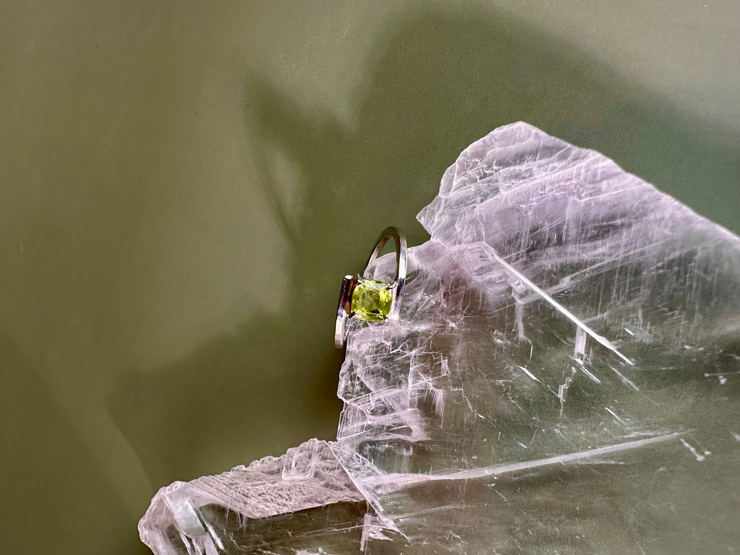 925 Sterling Silver Solitaire Cushion Faceted Peridot 4-Prong Bypass Band Ring