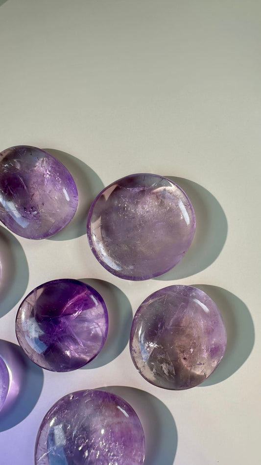 Light Amethyst Round Flat Palm