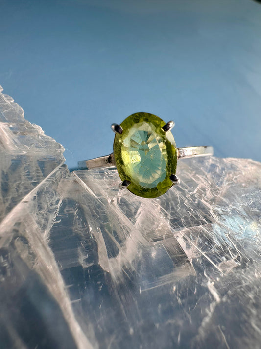 925 Sterling Silver Solitaire Oval Faceted 4-Prong Peridot Ring