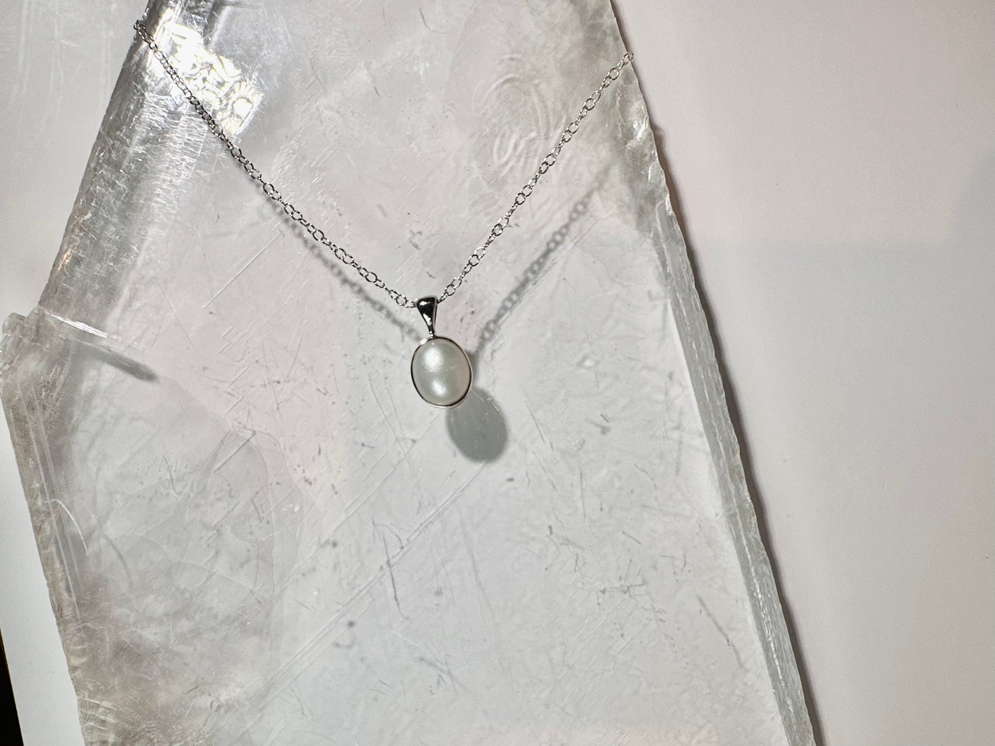 925 Sterling Silver Pearl Oval Bezel Pendant Necklace
