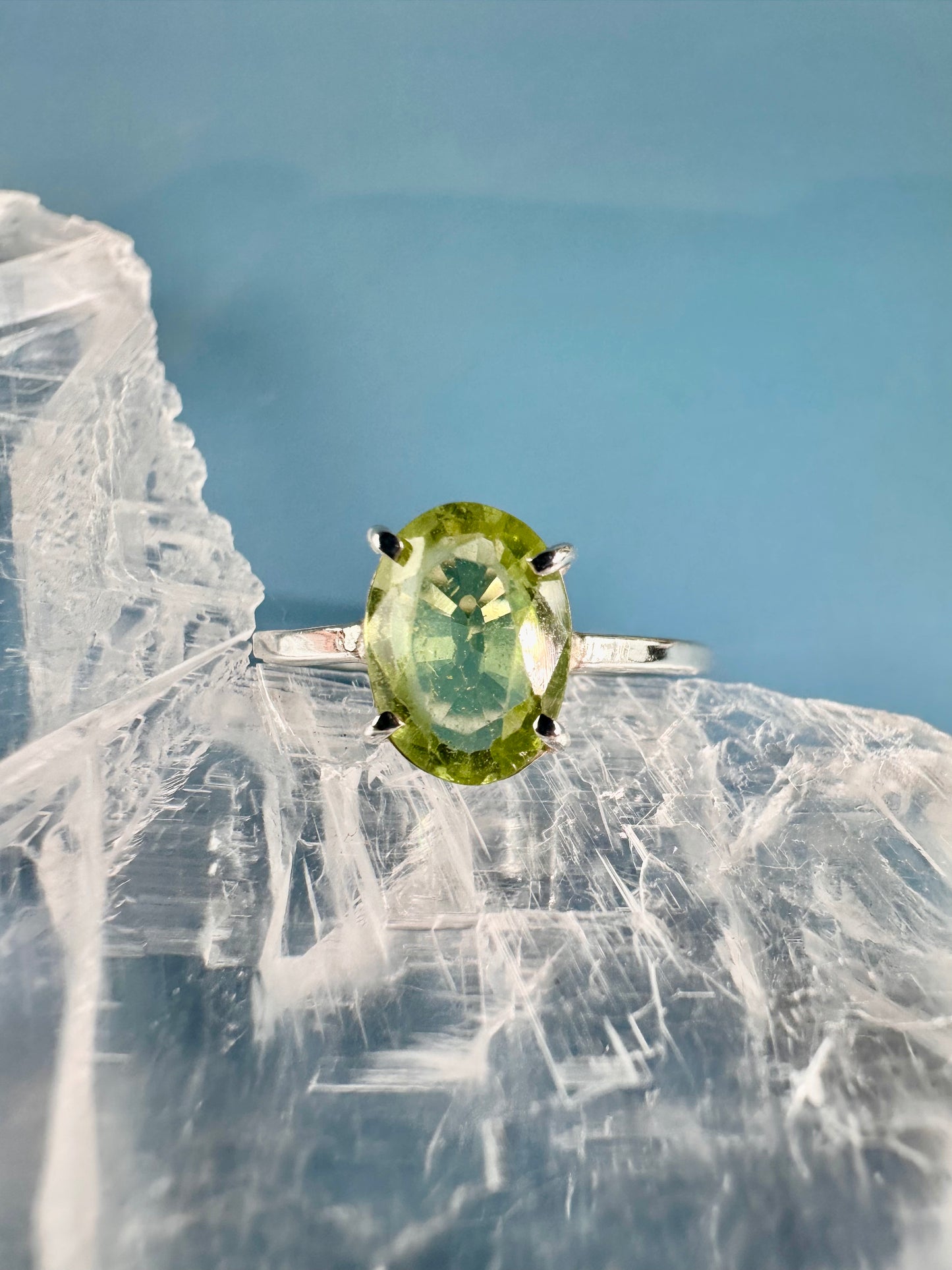 925 Sterling Silver Solitaire Oval Faceted 4-Prong Peridot Ring