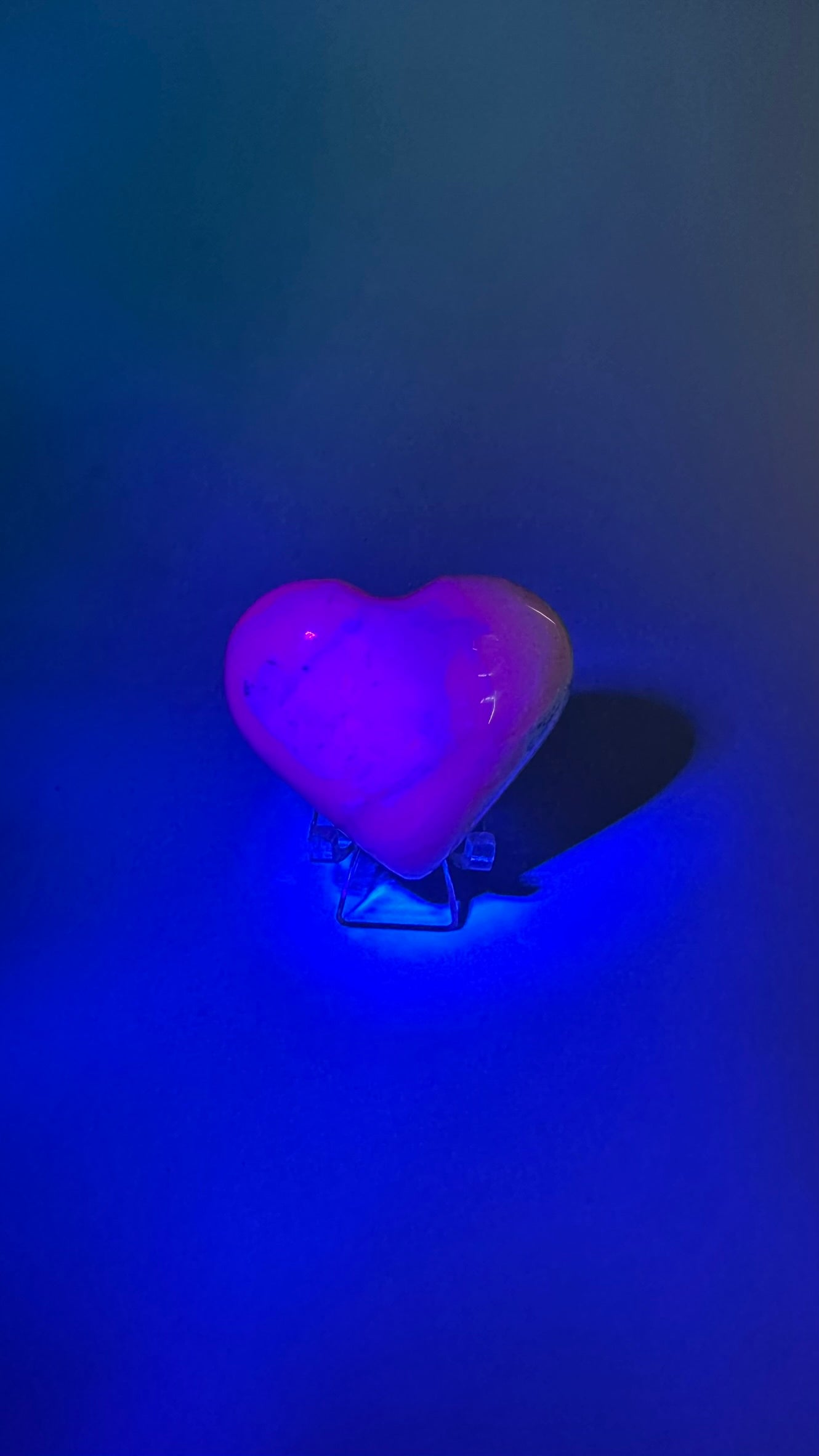 Peruvian Pink Mangano Calcite Heart UV Reactive – Option A