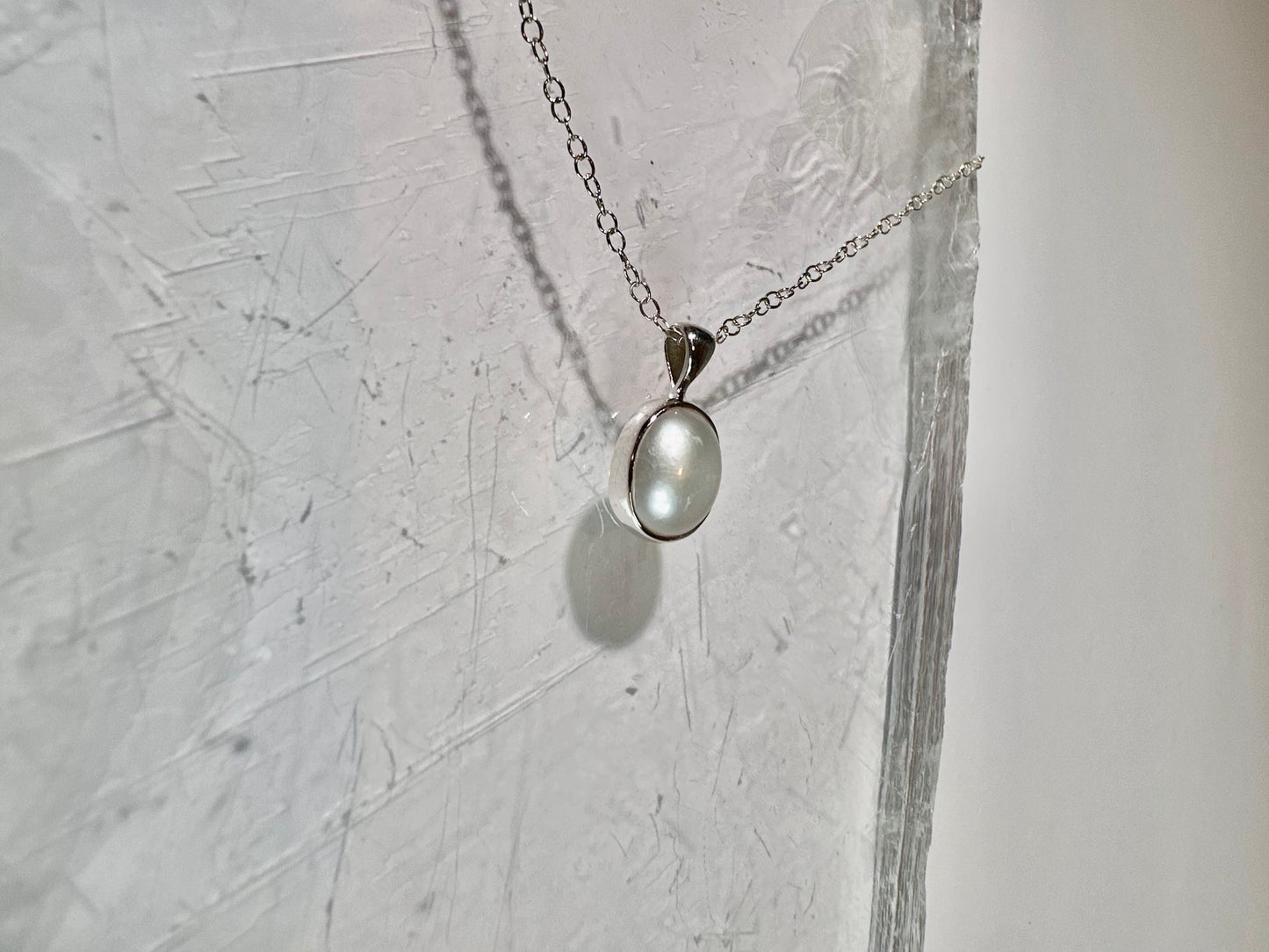 925 Sterling Silver Pearl Oval Bezel Pendant Necklace