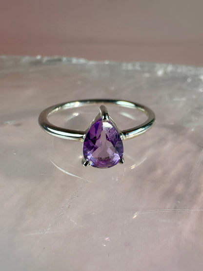 925 Sterling Silver Solitaire Pear Cut Faceted Amethyst 3-Prong Ring