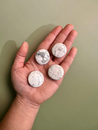 Howlite Mini Flat Palm