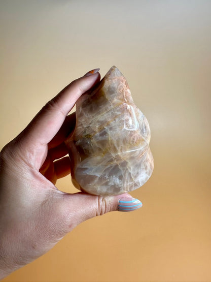 Peach Moonstone Flame – Option A | New Beginnings, Intuition & Feminine Energy Crystal