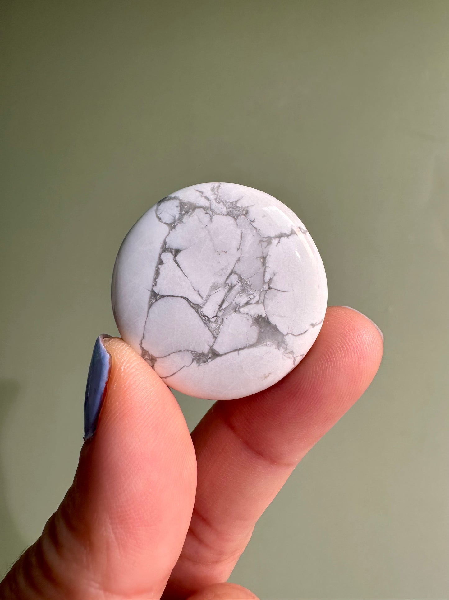 Howlite Mini Flat Palm