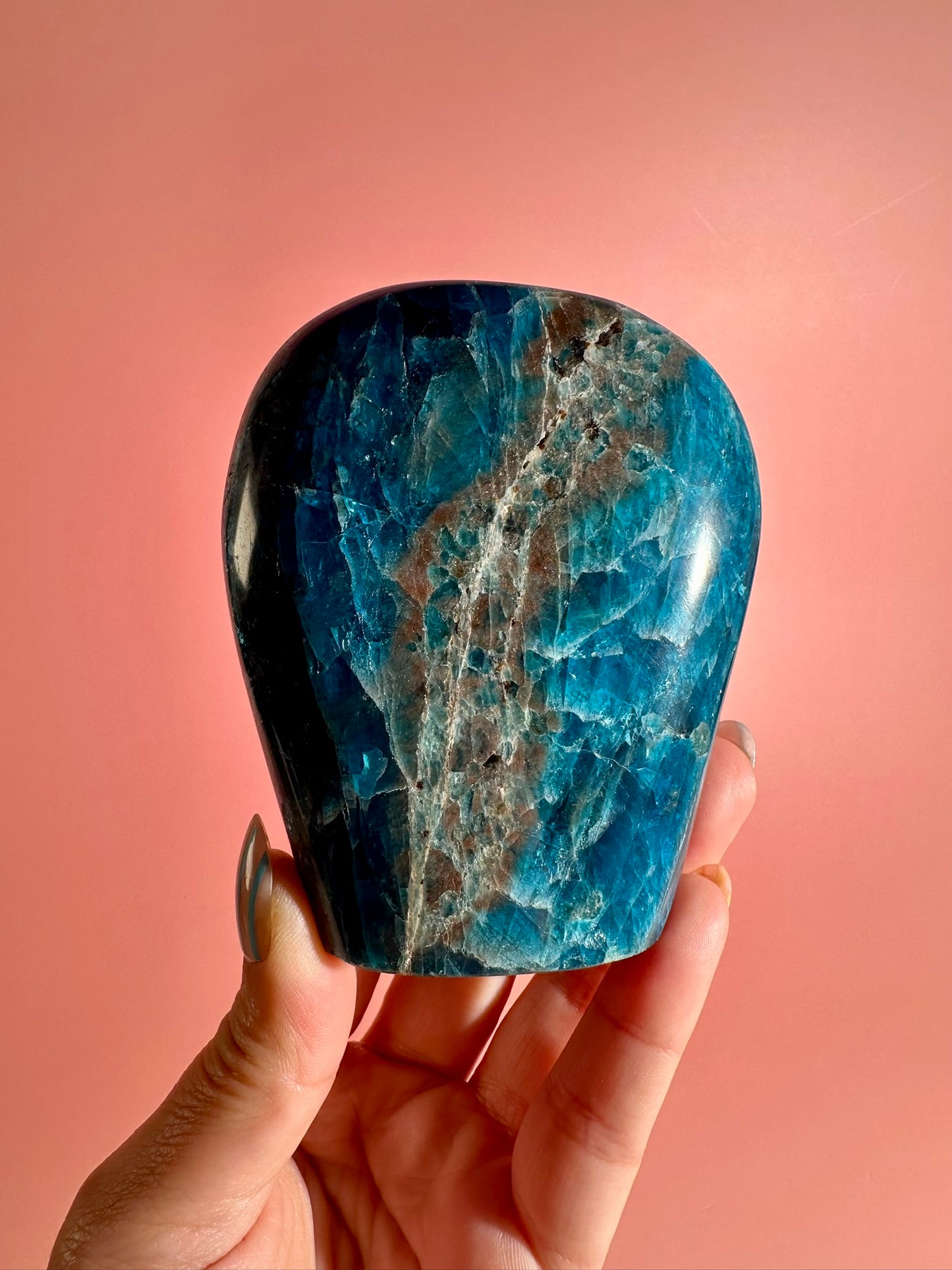 Blue Apatite Standing Freeform – Option C | Intuition, Focus & Ocean-Inspired Energy
