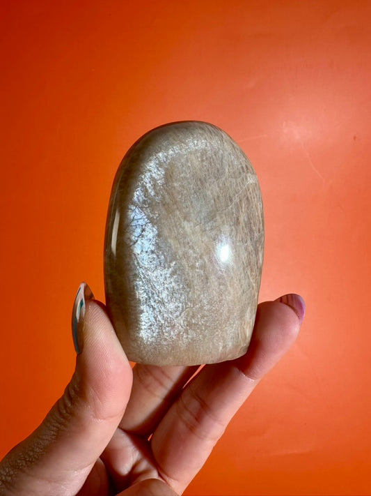 Peach Moonstone Standing Freeform – Option D | Self-Love, Intuition & Serene Energy Crystal