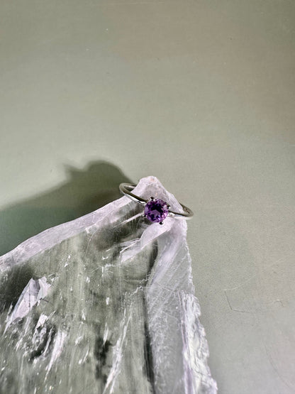 925 Sterling Silver Solitaire Round Faceted Amethyst 4-Prong Ring