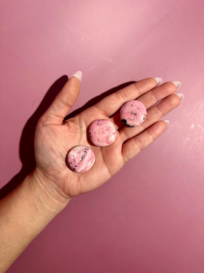 Rhodonite Mini Round Flat Palm
