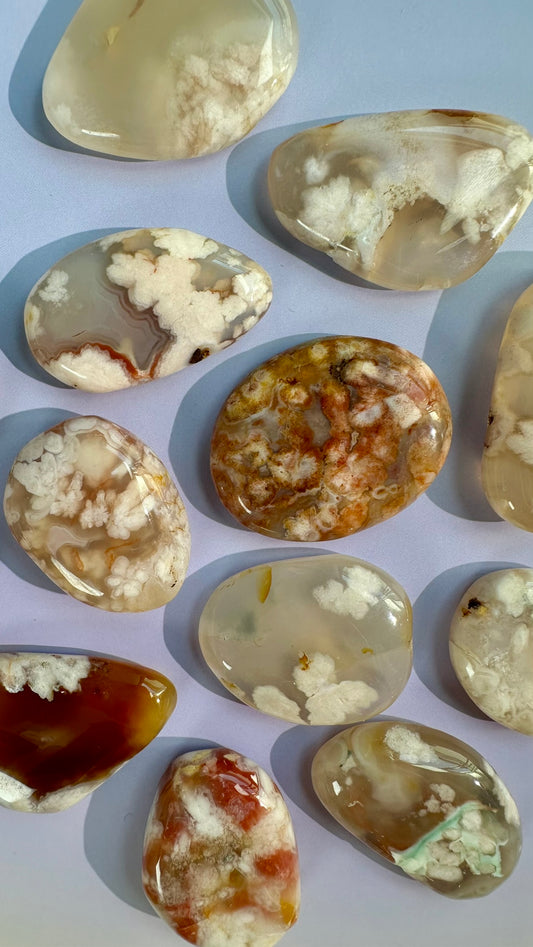 Flower Agate Mini Irregular Flat Palm