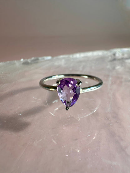 925 Sterling Silver Solitaire Pear Cut Faceted Amethyst 3-Prong Ring