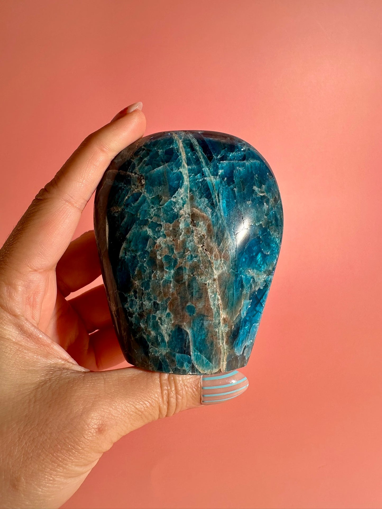 Blue Apatite Standing Freeform – Option C | Intuition, Focus & Ocean-Inspired Energy