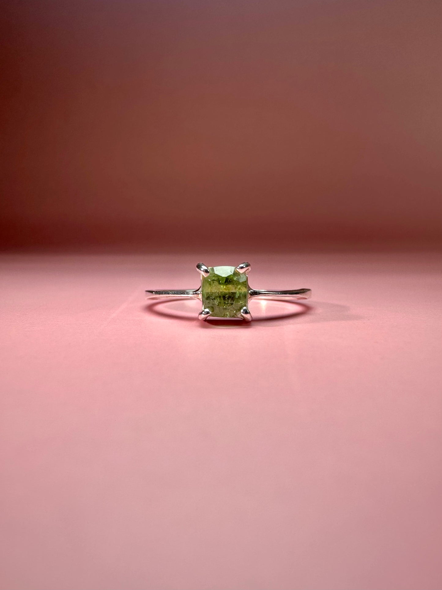 925 Sterling Silver Solitaire Cushion Faceted Peridot 4-Prong Tapered Band Ring