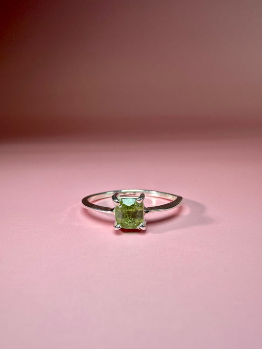 925 Sterling Silver Solitaire Cushion Faceted Peridot 4-Prong Tapered Band Ring