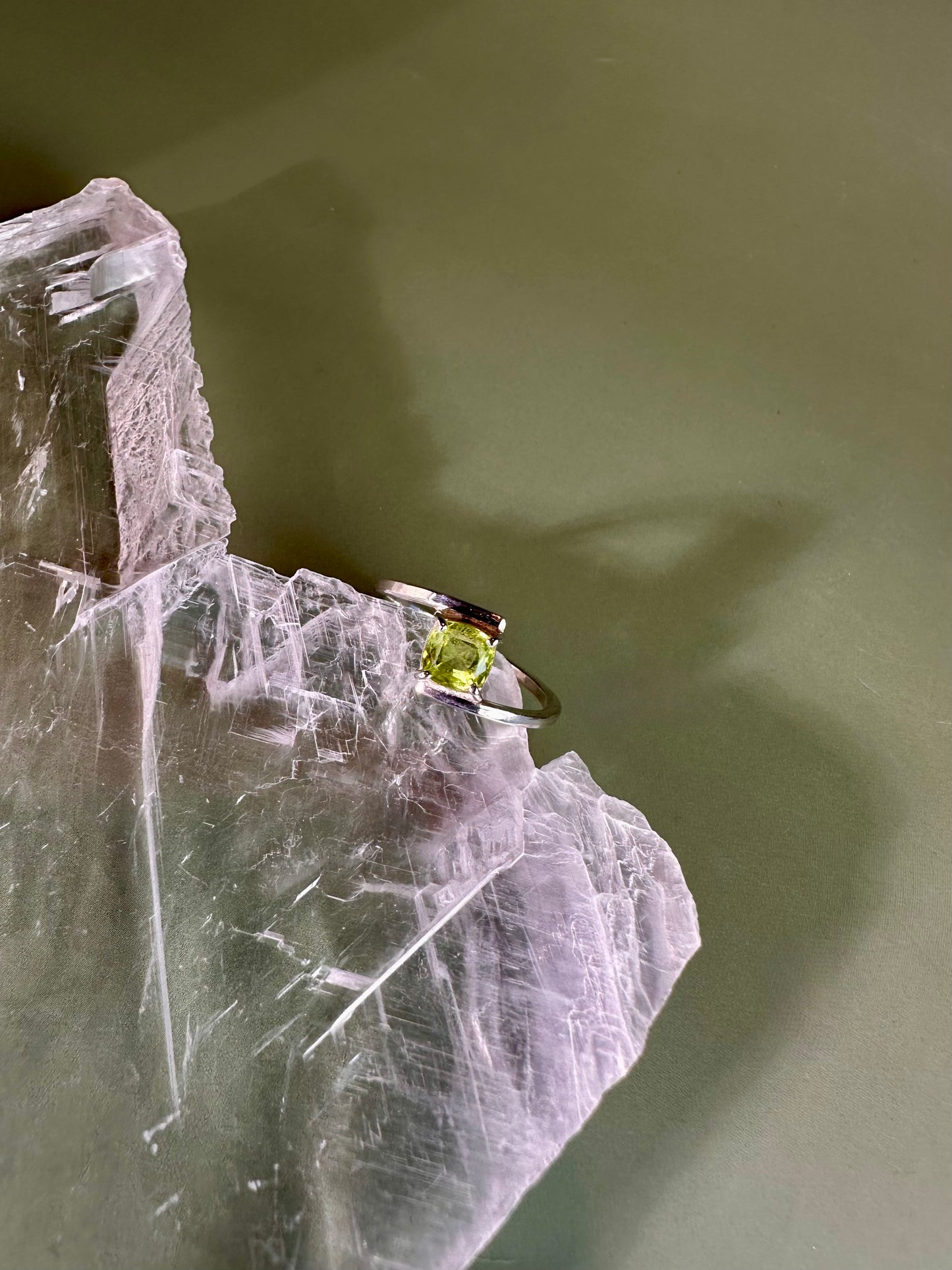 925 Sterling Silver Solitaire Cushion Faceted Peridot 4-Prong Bypass Band Ring