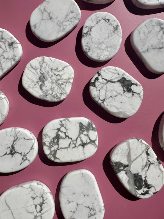 Howlite Flat Palm