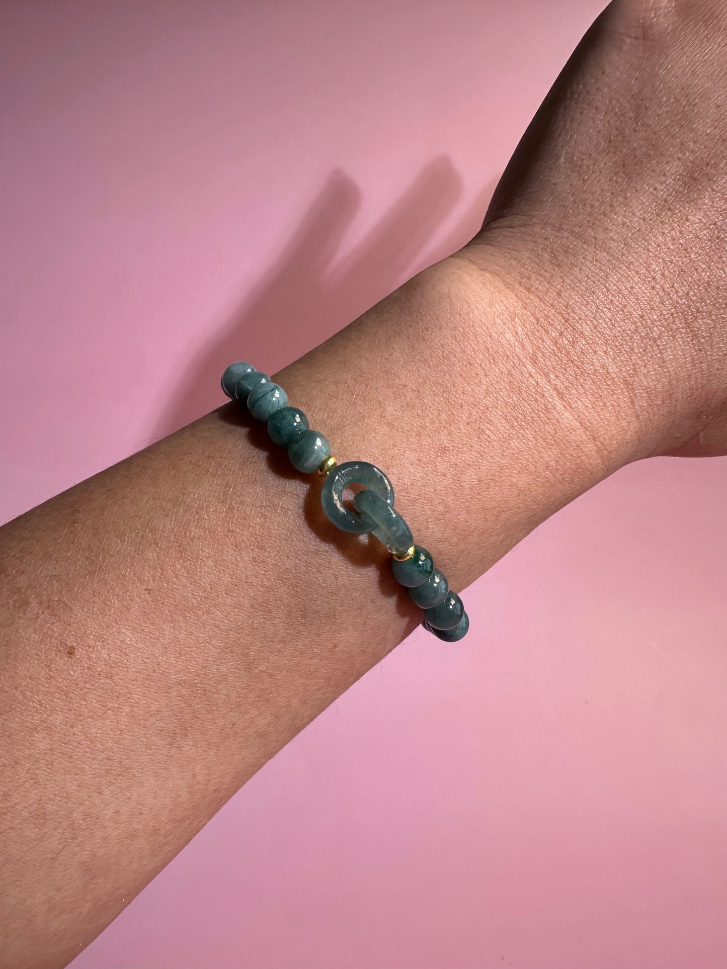 6mm Blue Water Jade Beaded Bracelet with Gold Accent Beads & Double Ring