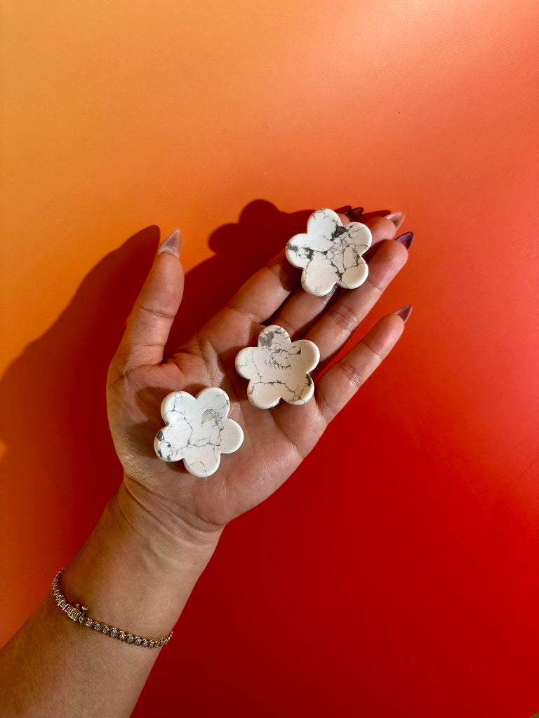 Howlite Flower Worry Stone | Pocket Crystal