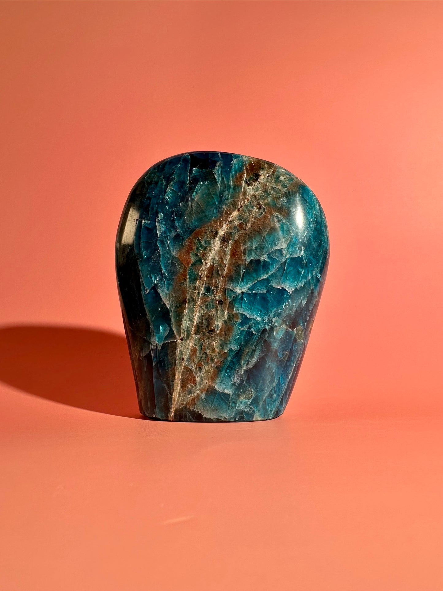 Blue Apatite Standing Freeform – Option C | Intuition, Focus & Ocean-Inspired Energy