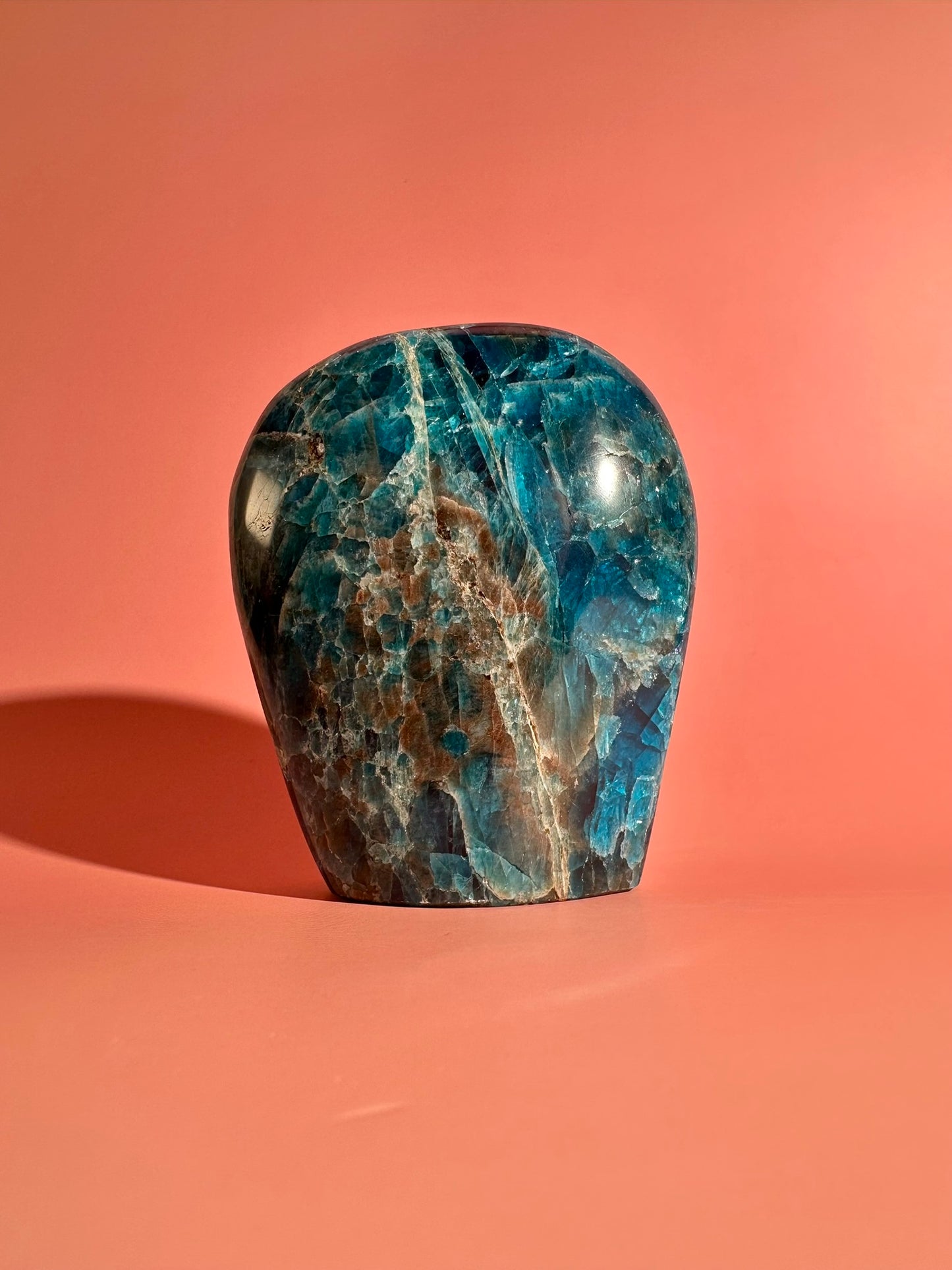 Blue Apatite Standing Freeform – Option C | Intuition, Focus & Ocean-Inspired Energy