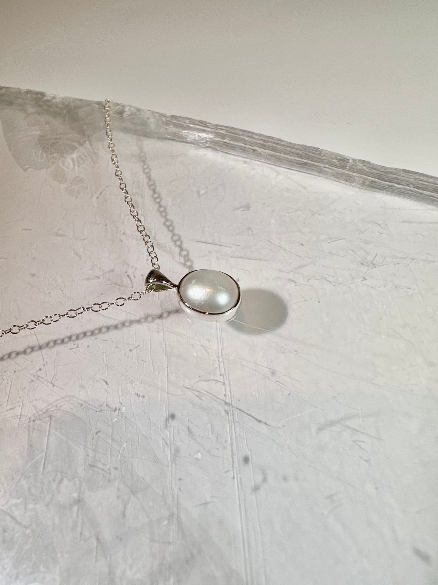 925 Sterling Silver Pearl Oval Bezel Pendant Necklace