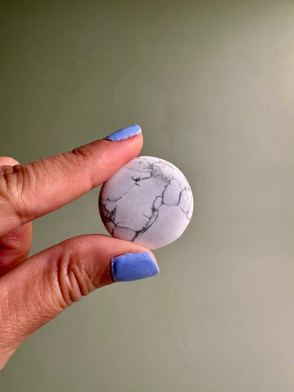 Howlite Mini Flat Palm