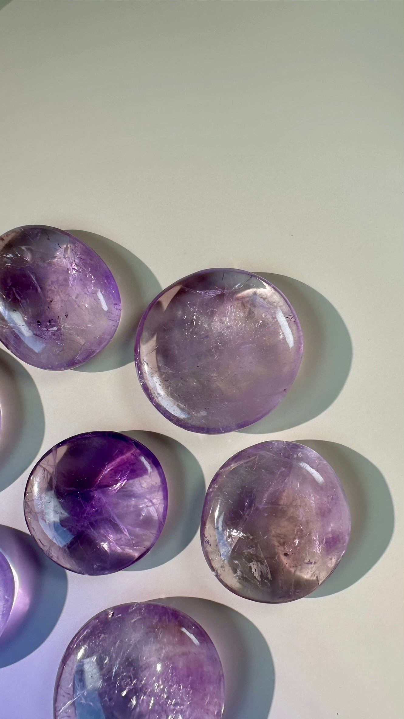 Light Amethyst Round Flat Palm