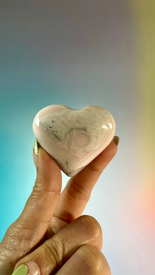 Peruvian Pink Mangano Calcite Heart UV Reactive – Option A