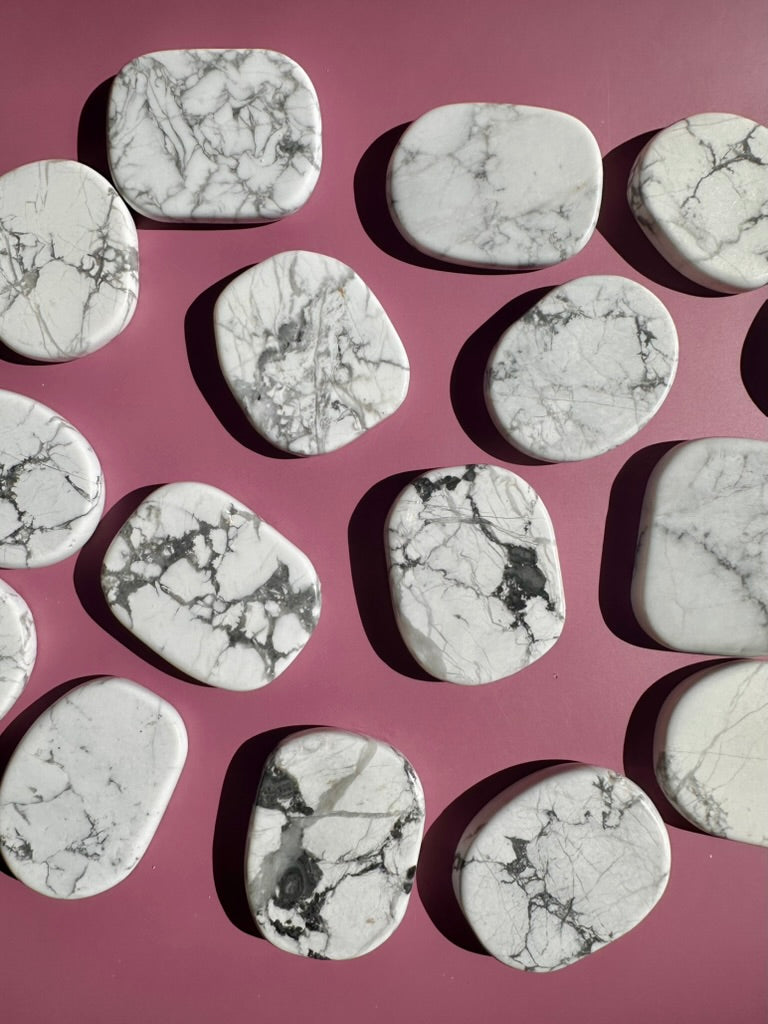 Howlite Flat Palm