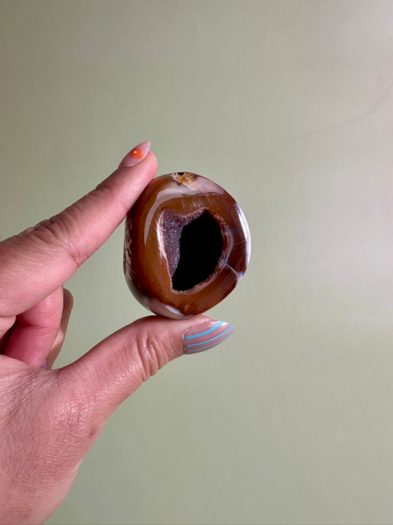 Carnelian Orca Agate Standing Freeform – Option A | Courage, Grounding & Collector Crystal