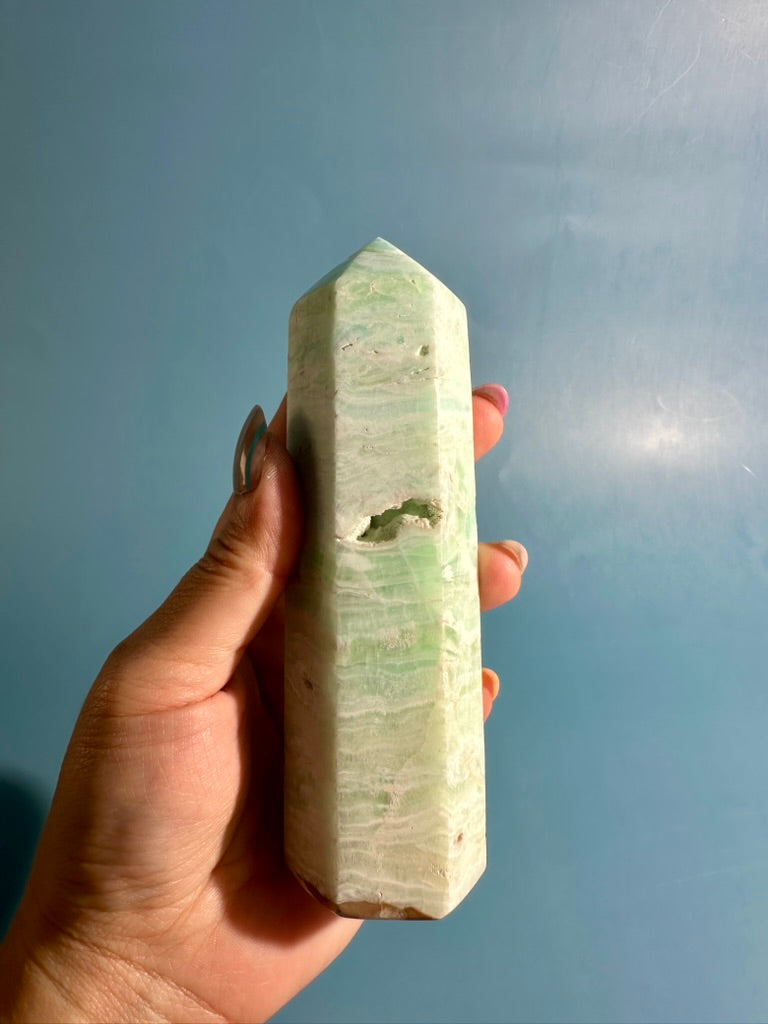 Caribbean Calcite Tower – Option B | Dreamwork, Serenity & Coastal Calm Crystal