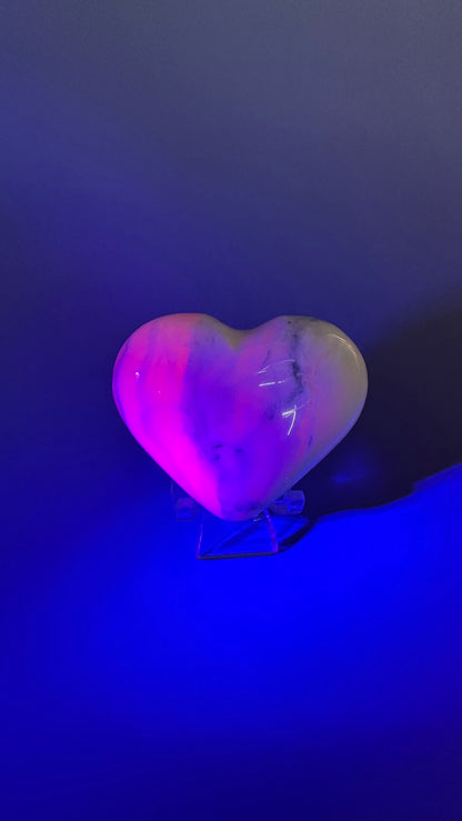 Peruvian Pink Mangano Calcite Heart UV Reactive – Option C