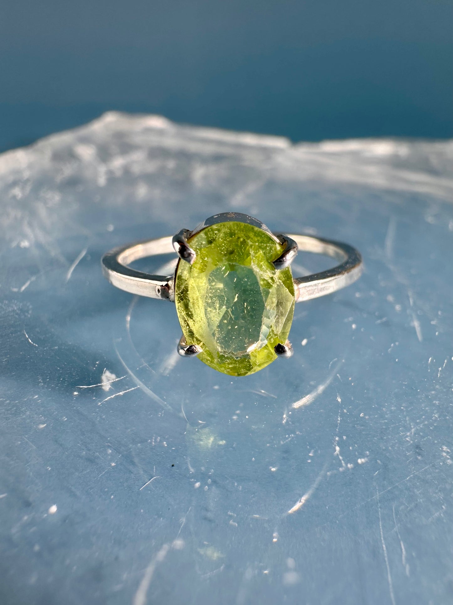 925 Sterling Silver Solitaire Oval Faceted 4-Prong Peridot Ring