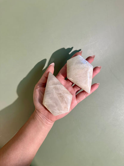 Flashy White Moonstone Flame