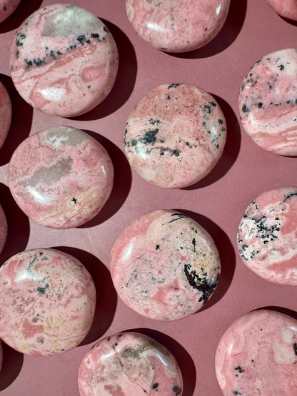 Rhodonite Mini Round Flat Palm