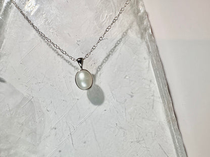 925 Sterling Silver Pearl Oval Bezel Pendant Necklace