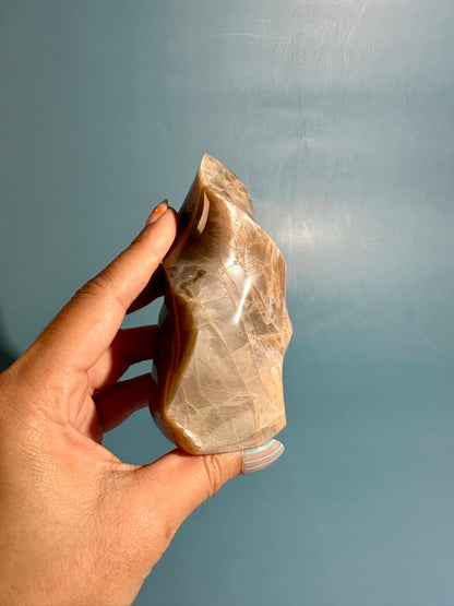 Peach Moonstone Flame – Option D | Intuition, Emotional Balance & Lunar Energy Crystal