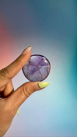 Light Amethyst Round Flat Palm