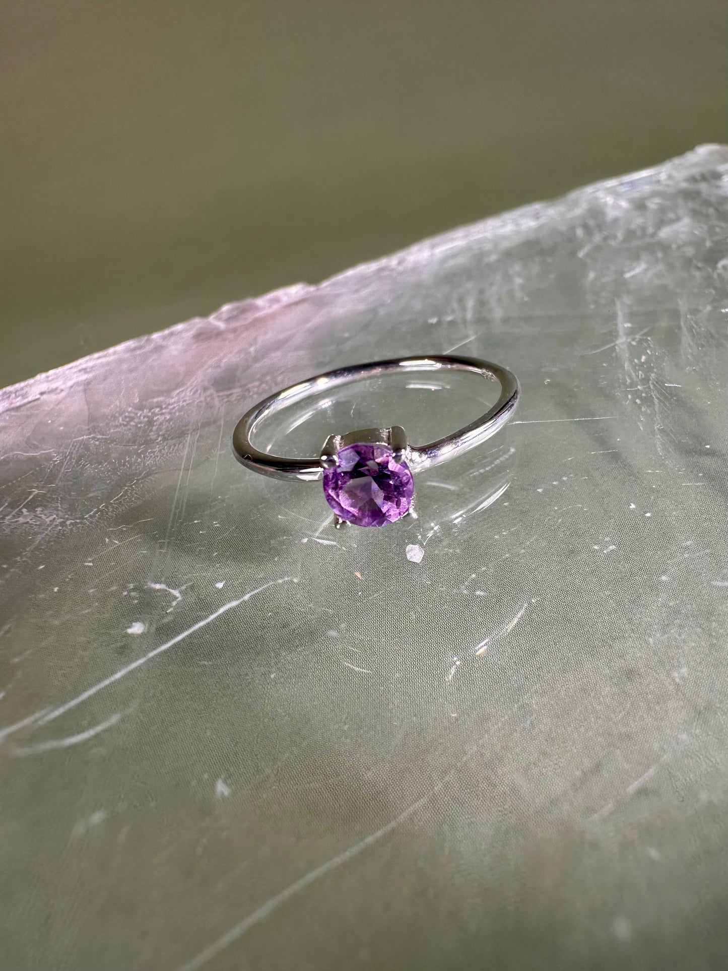 925 Sterling Silver Solitaire Round Faceted Amethyst 4-Prong Ring