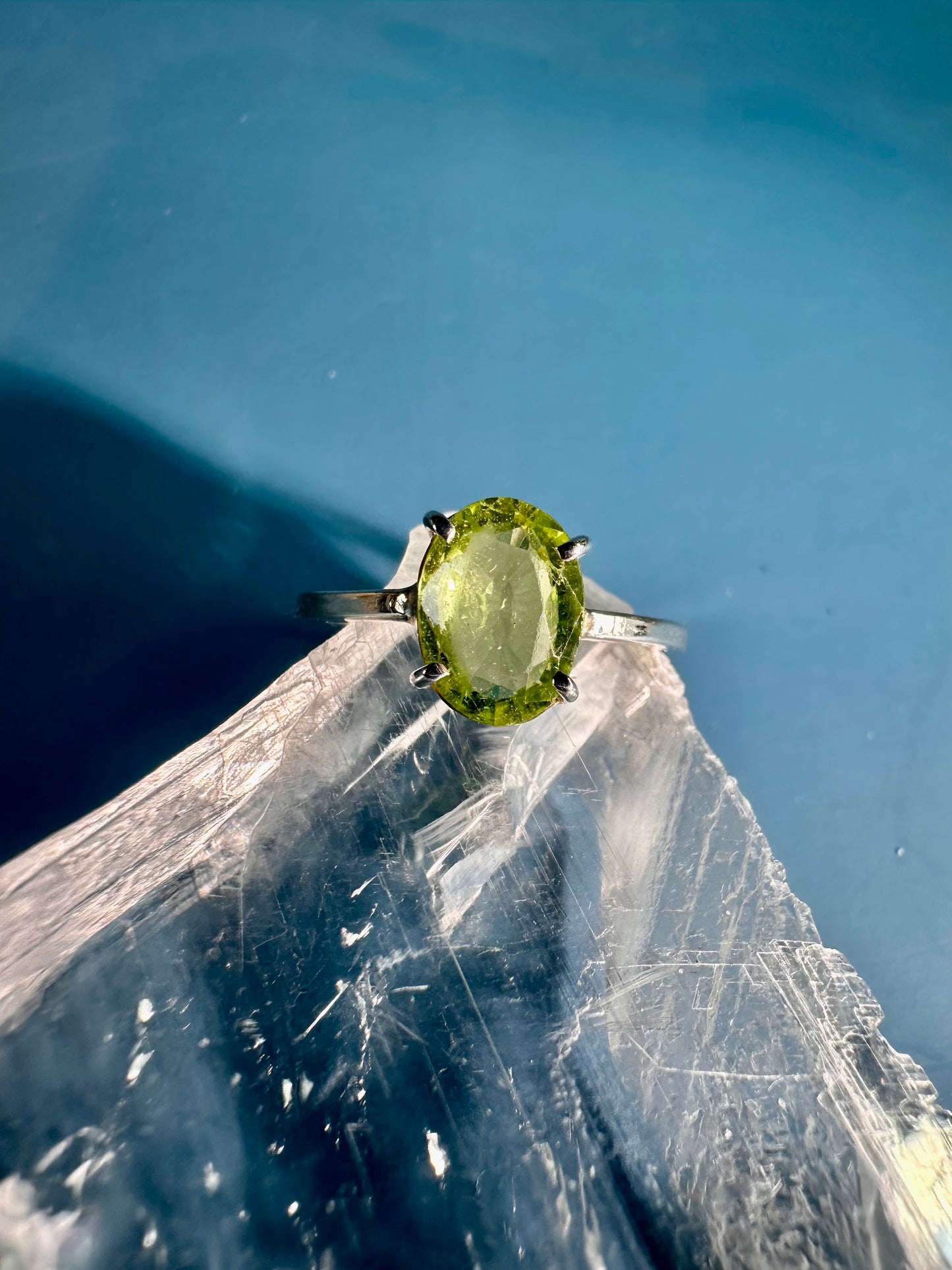 925 Sterling Silver Solitaire Oval Faceted 4-Prong Peridot Ring