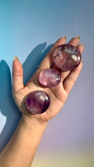 Light Amethyst Round Flat Palm