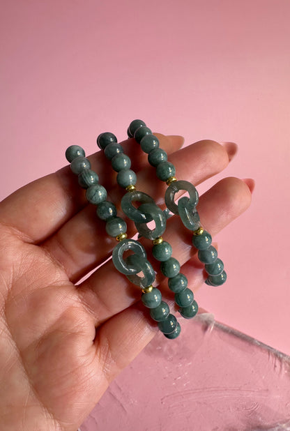 6mm Blue Water Jade Beaded Bracelet with Gold Accent Beads & Double Ring