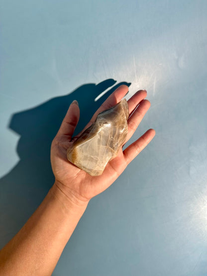 Peach Moonstone Flame – Option D | Intuition, Emotional Balance & Lunar Energy Crystal