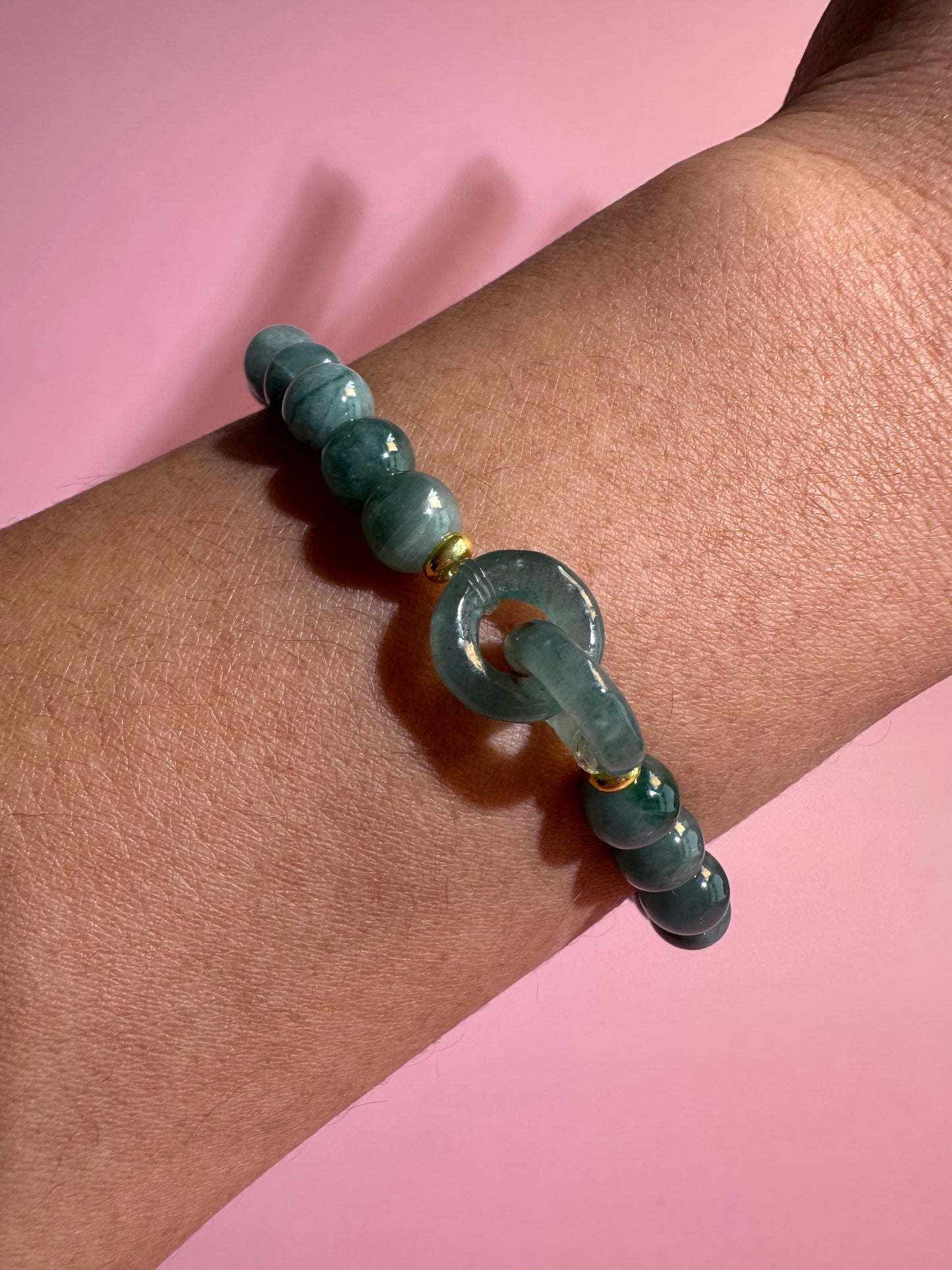 6mm Blue Water Jade Beaded Bracelet with Gold Accent Beads & Double Ring