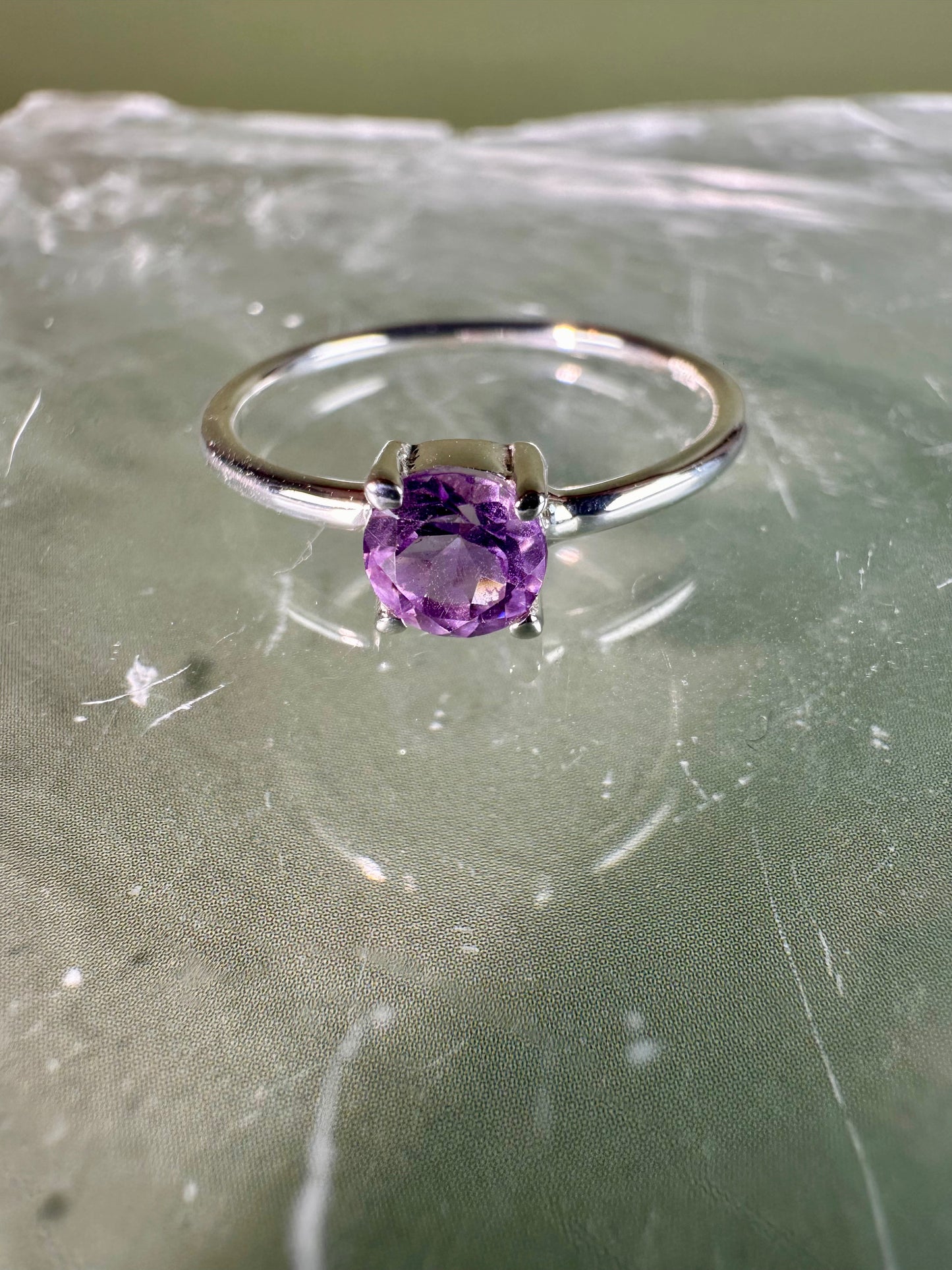 925 Sterling Silver Solitaire Round Faceted Amethyst 4-Prong Ring