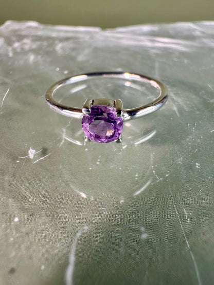 925 Sterling Silver Solitaire Round Faceted Amethyst 4-Prong Ring