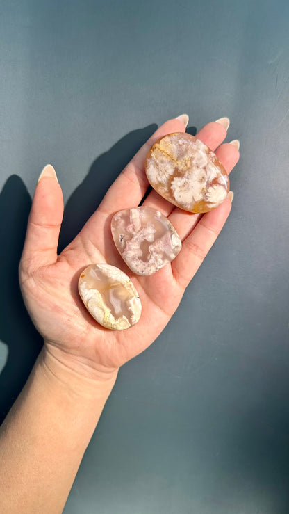 Flower Agate Irregular Flat Palm Stone