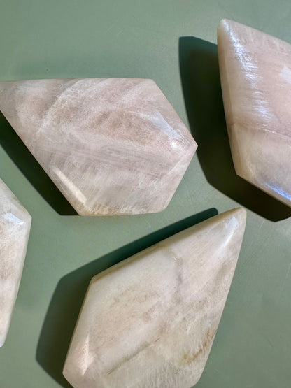 Flashy White Moonstone Flame